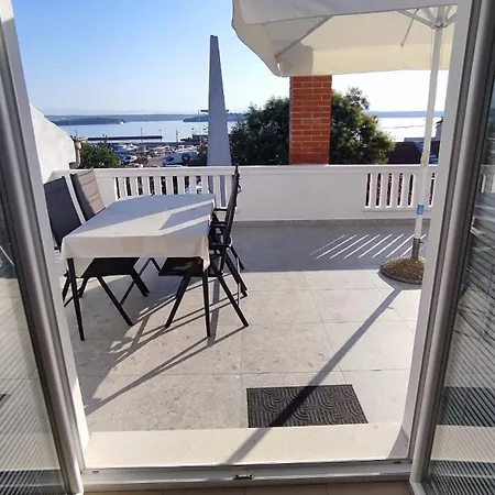 Apartment Klanac Tkon
